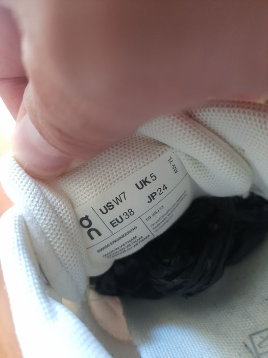 On Cloud 5 маратонки 37 номер.