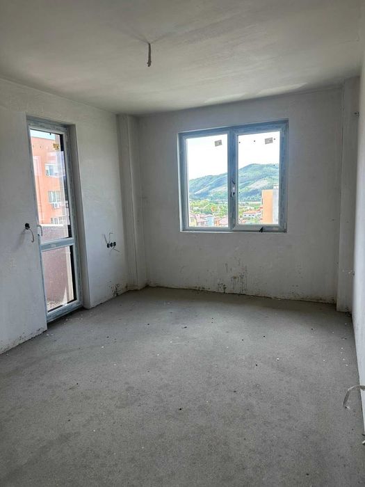 Тристаен апартамент за продажба с Акт 16 в кв. Струмско, гр. Благоевград