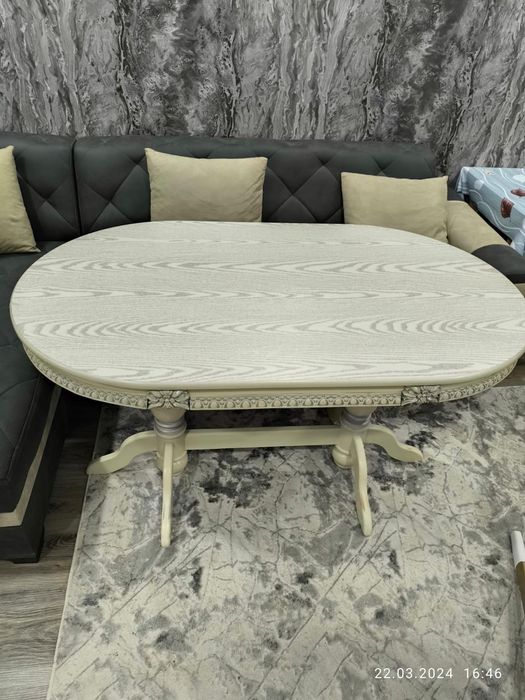 Продается стол размером 140х80х80