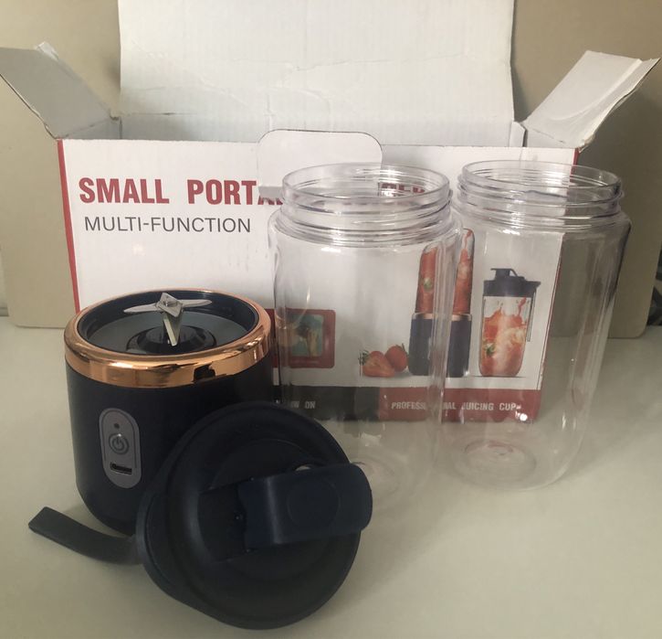 Mini blender portabil