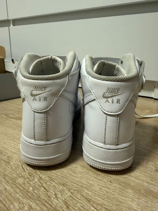 Sneakeri Nike Air Force 1 Mid.