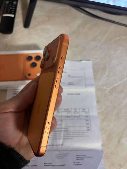 Iphone 17 pro  с гаранция