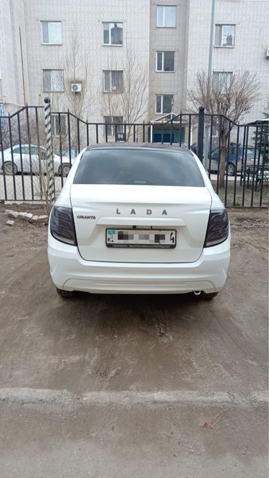 Продам машину лада гранта Fl