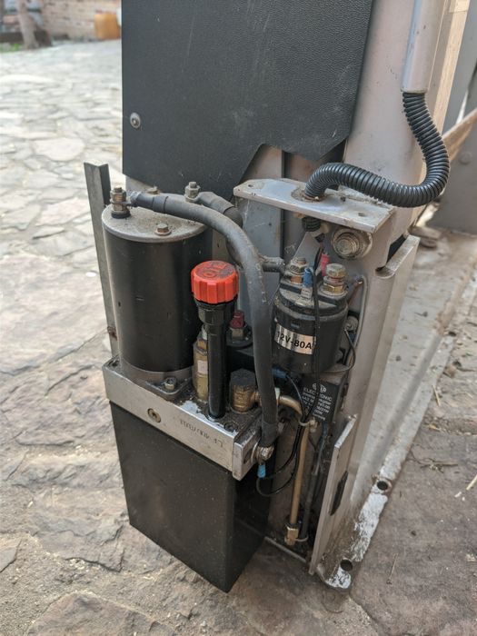 Lift Hidraulic Liniar AMF Bruns AL1 Solid – 400kg (Microbuz / Utilitară)