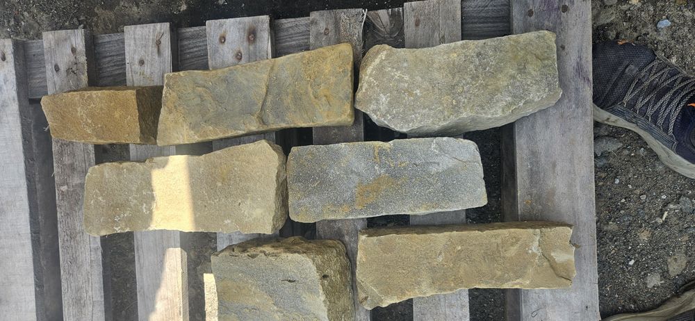 Piatra calup ziduri-cubica