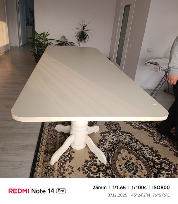 Стол обеденный большой