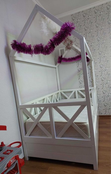 Продам кровать  детская с матрасом