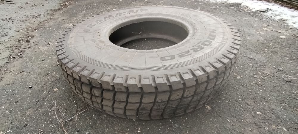 Грузовая шина r20