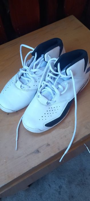 Adidasi baieti nr 37