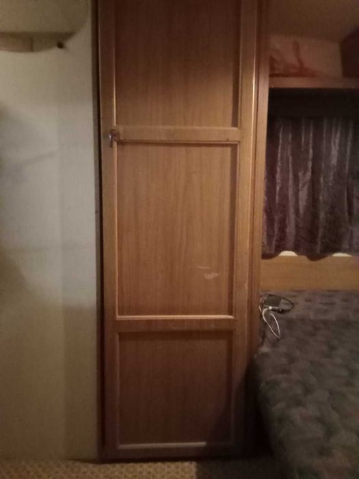 ПРОДАВАМ каравана с навес 36 кв. м, кухня,баня, двор до морето в Paralia Karianis -6700 евро.