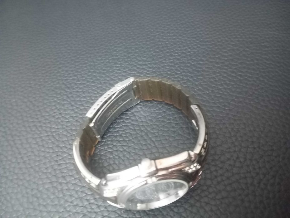 Стилен дамски кварцов  часовник на марката CEITEZIN