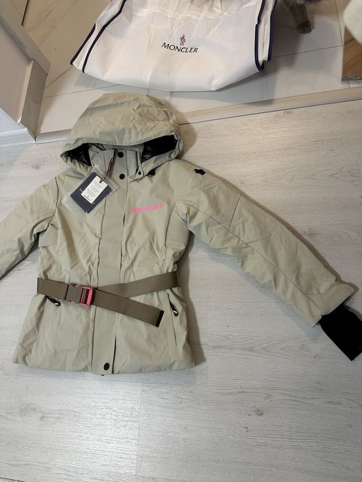 Geaca Moncler fabricata in Romania 2026