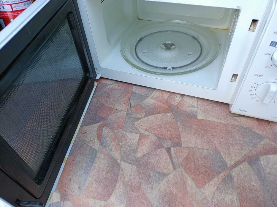 Продам рабочую микроволновую печь.