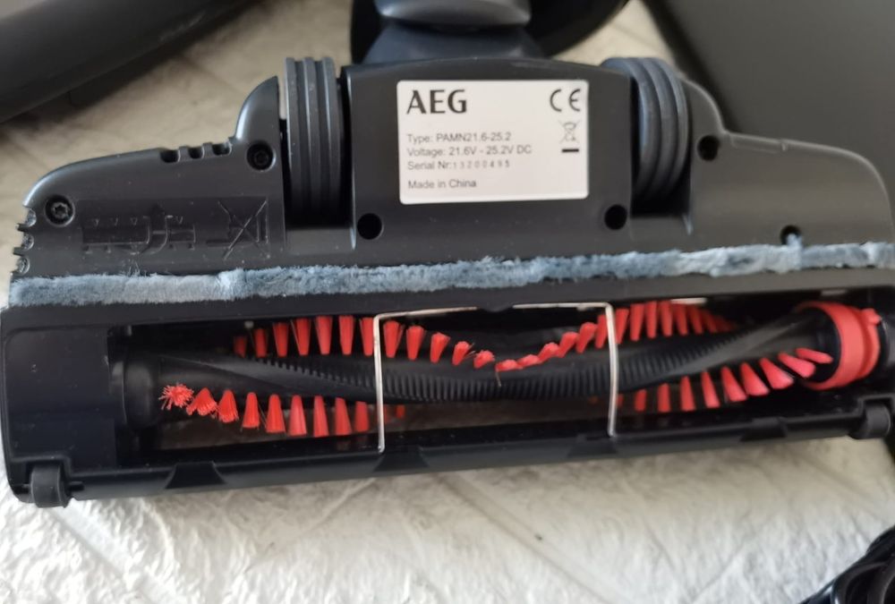 Aspirator fără fir vertical AEG QX8-2-ANIM 2 în 1
