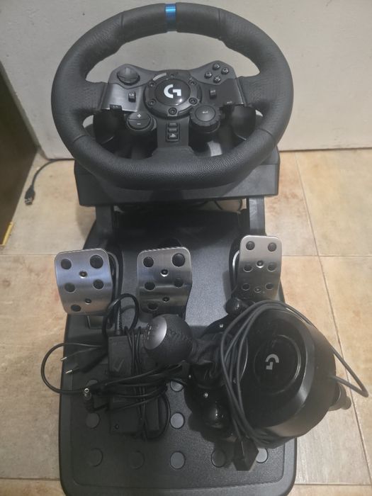 Logitech G923 + скоростен лост