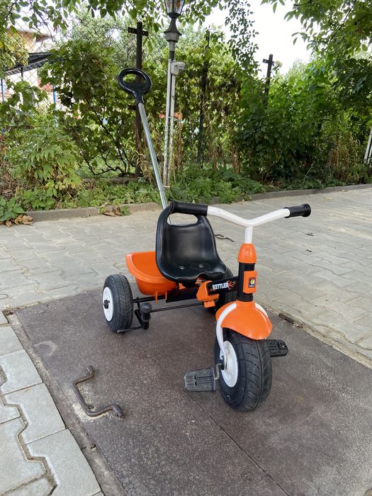 Tricicleta cu maner si cosulet copii