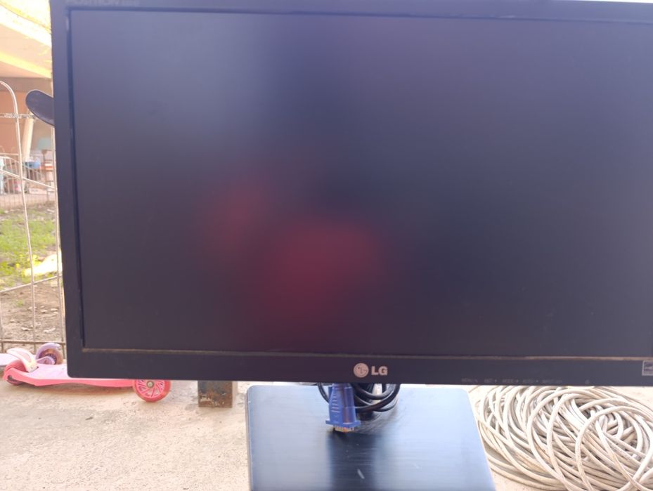 Монитор LG 2012 года