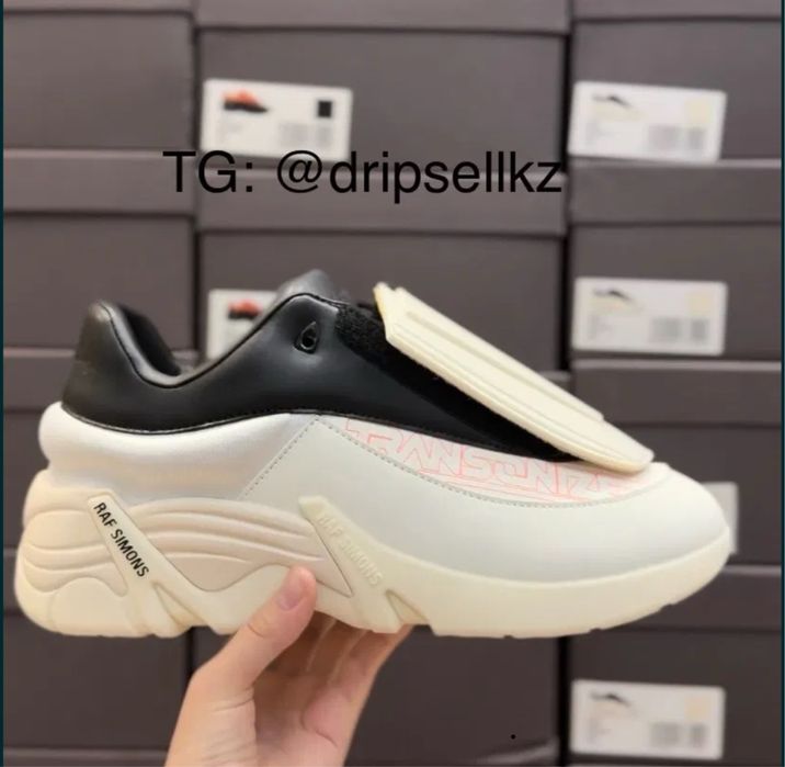 В продаже очень стильные кроссовки «Raf Simons Antei»