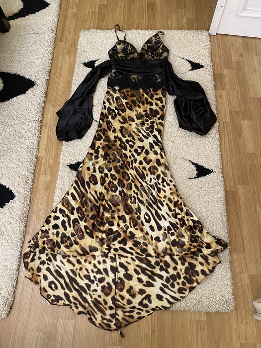 Rochie de ocazie cu trena mica animal print marimea 34/ XS