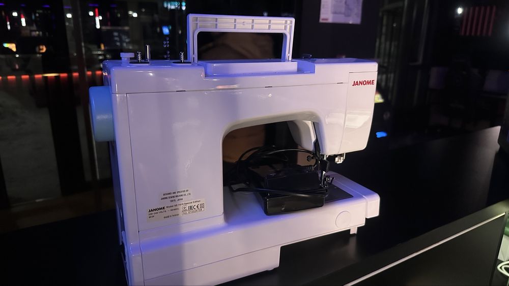 Продам швейную машину