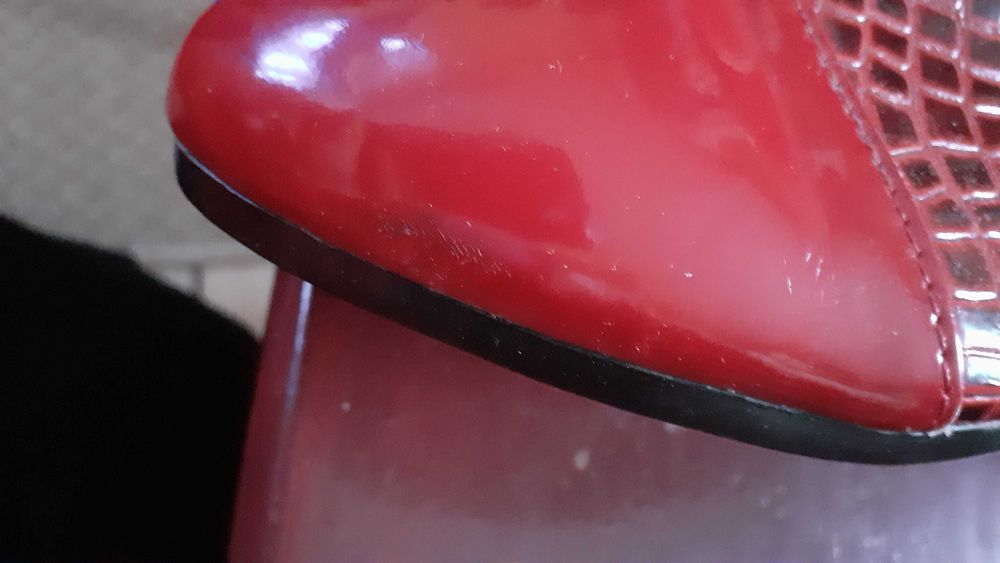 Botine rosii de lac cu blanita in interior