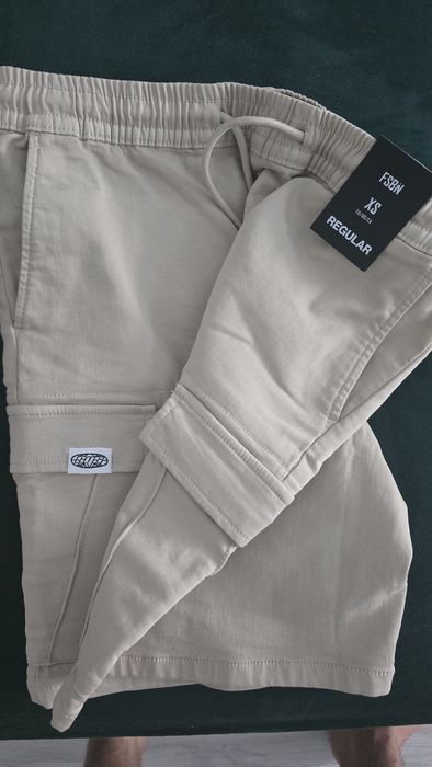 Pantaloni trening