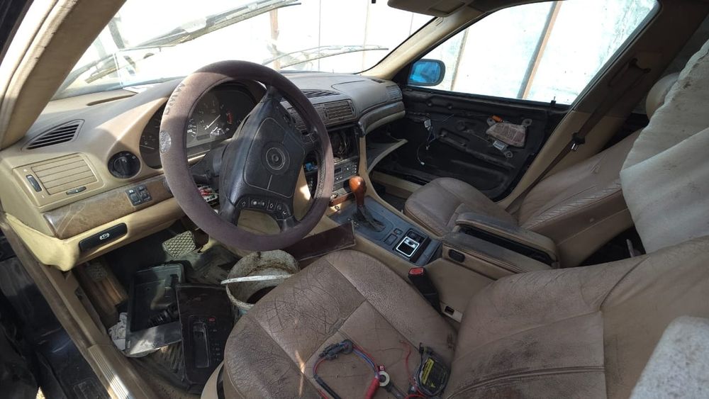 Продам BMW e38  без мотора и акпп