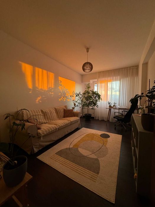 Apartament premium cu 3 camere. Zona Tractorul.