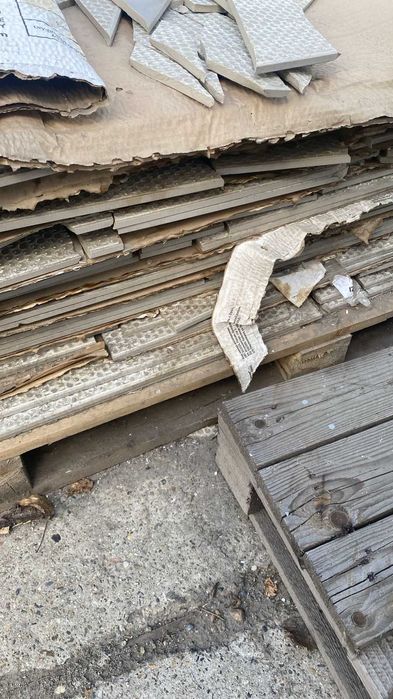 Отдам бой кафеля и гранита