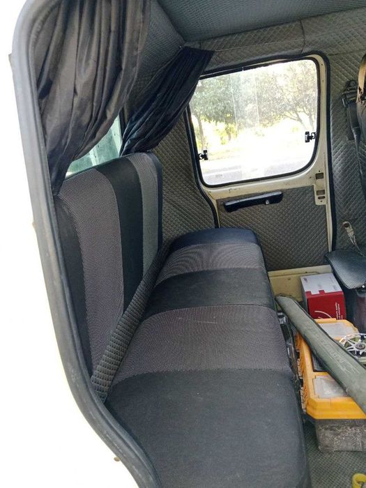 TOYOTA дубл кабина, грузовой сотилади.