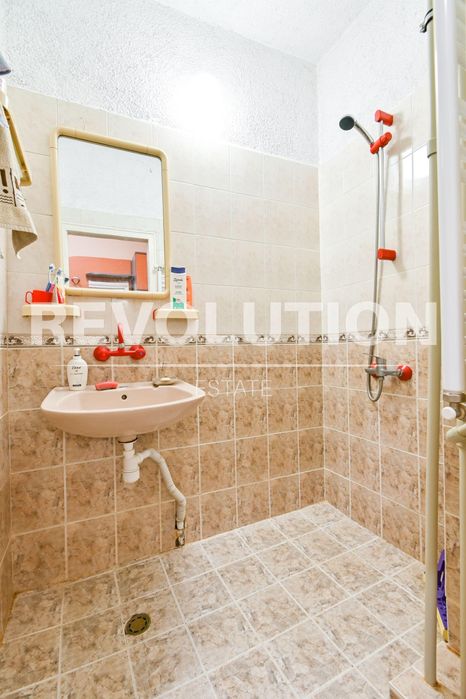 Двустаен апартамент в ж.к. Хаджи Димитър