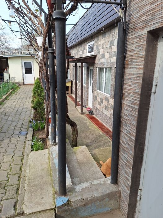 Casa de vânzare în spate la bloc Privilege