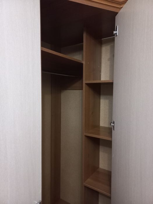 Продам шкаф угловой