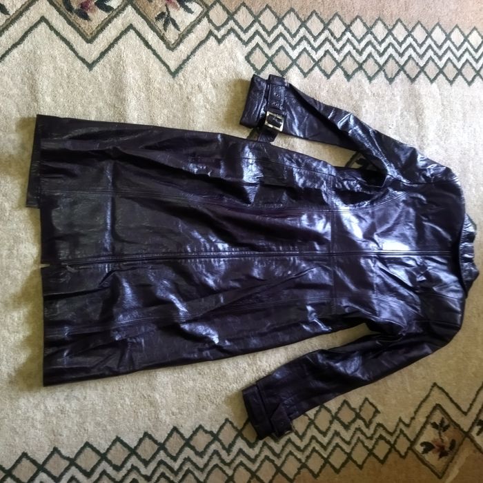 Женски кожаный плащ,куртка