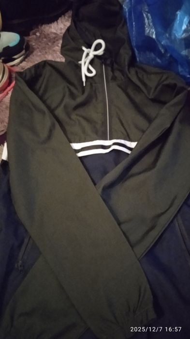 Два больших пакета мальчика на 150-156. На 13-14 лет.