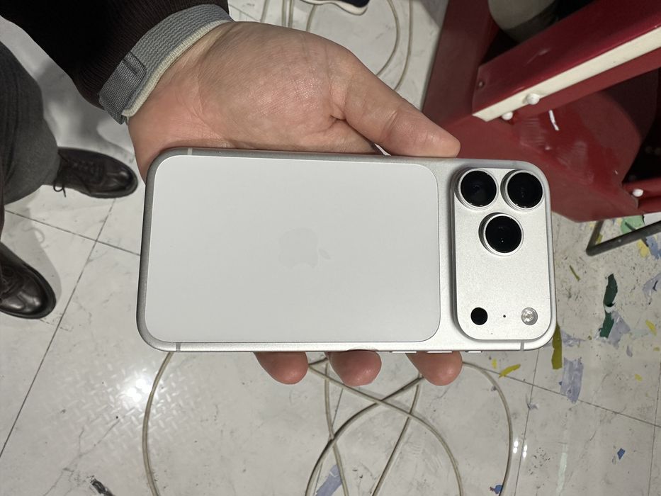 Продам iphone 17 pro max 100 % original