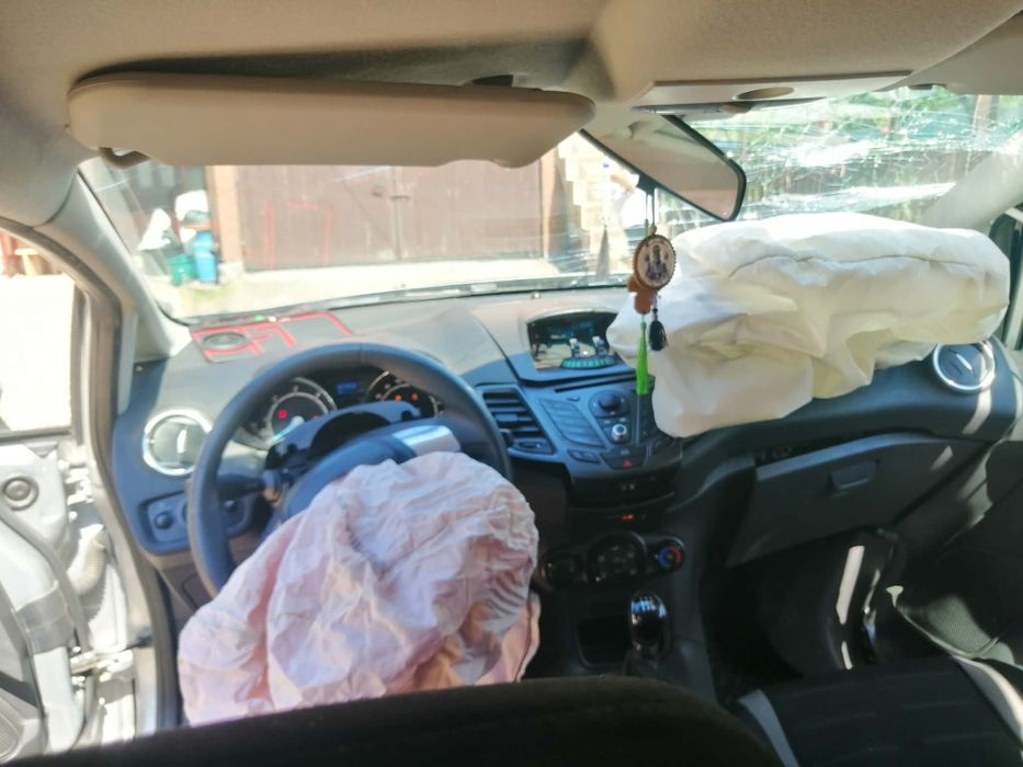 Ford Fiesta Avariat partea dreapta