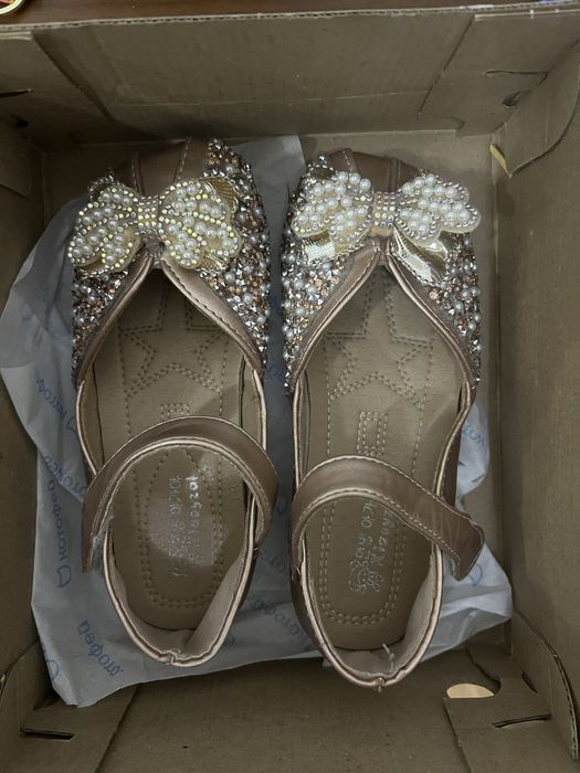 Продам туфли на девочку