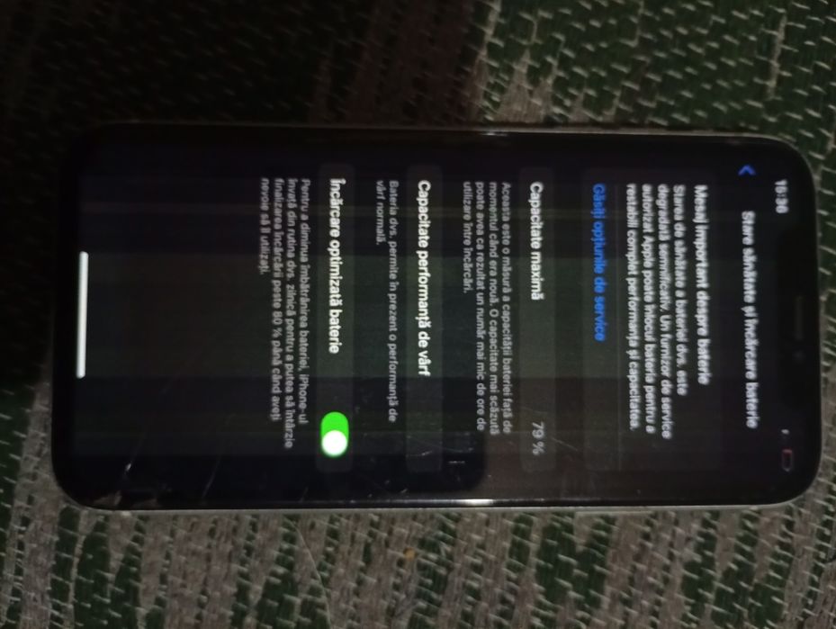 Vând iPhone XR  ( Preț negociabil sau schimb cu controller de PS4)