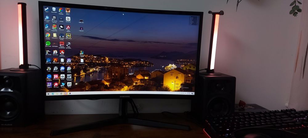 Monitor Gaming Samsung  –– 144Hz