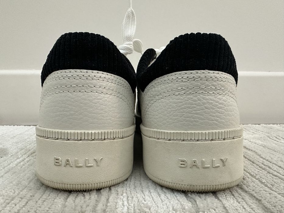 Продается итальянская пара от бренда Bally
