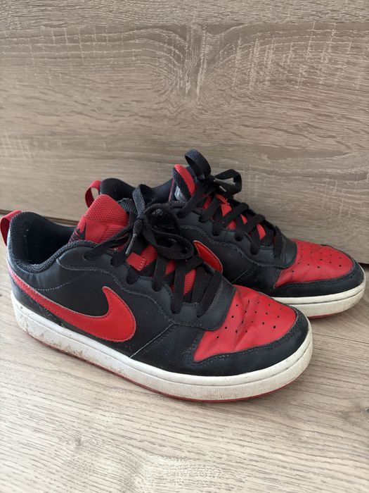 Nike Dunk вьв черно-червени цвят