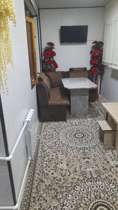 Uy sotiladi 3-xonali. 4-m.k.r.Yo'l yuzida 1 etaj