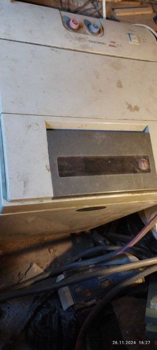 Продаётся стиральные машинки и газовая плита .