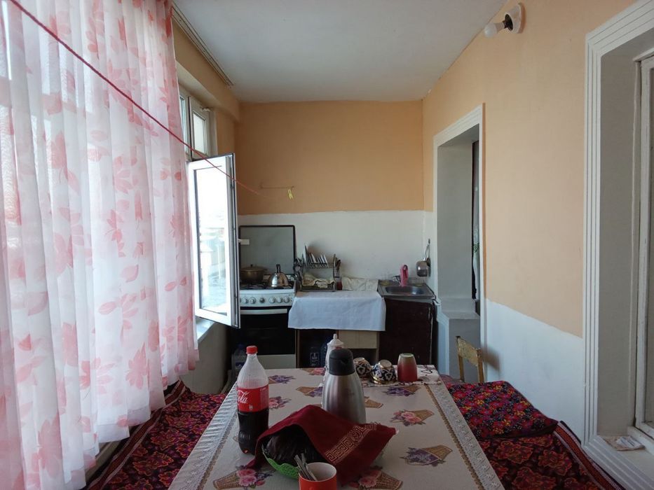 Dom sotiladi 4xonali maktab bogcha yonida xamma sharoit bor