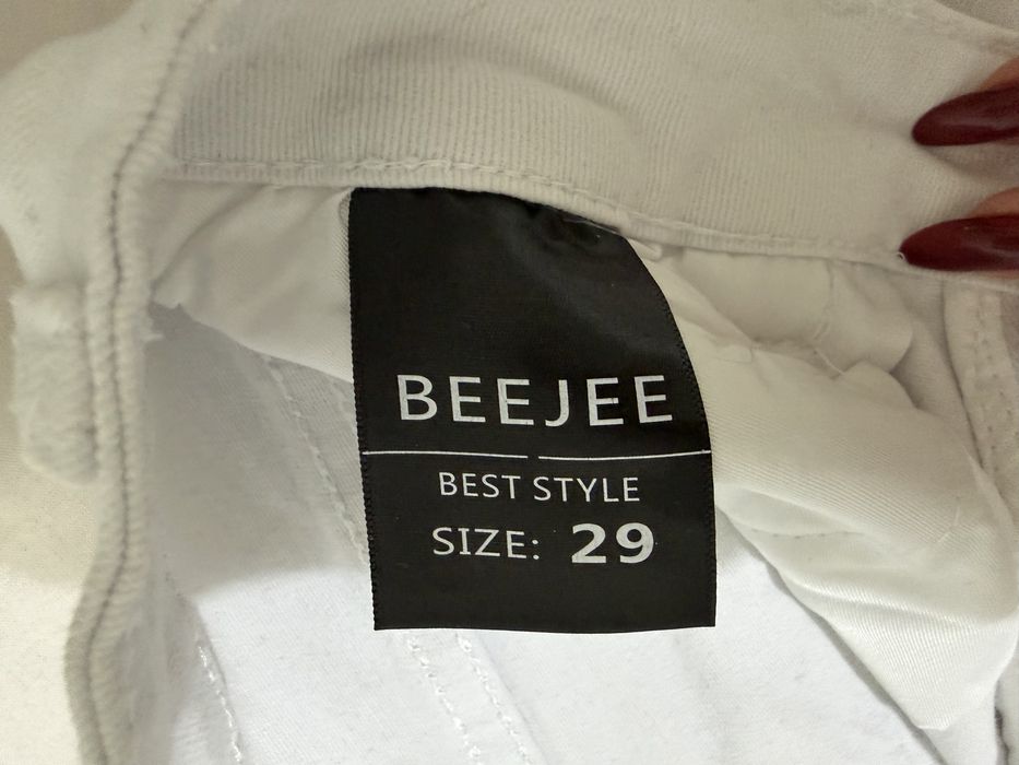 Продам белые джинсовые шорты