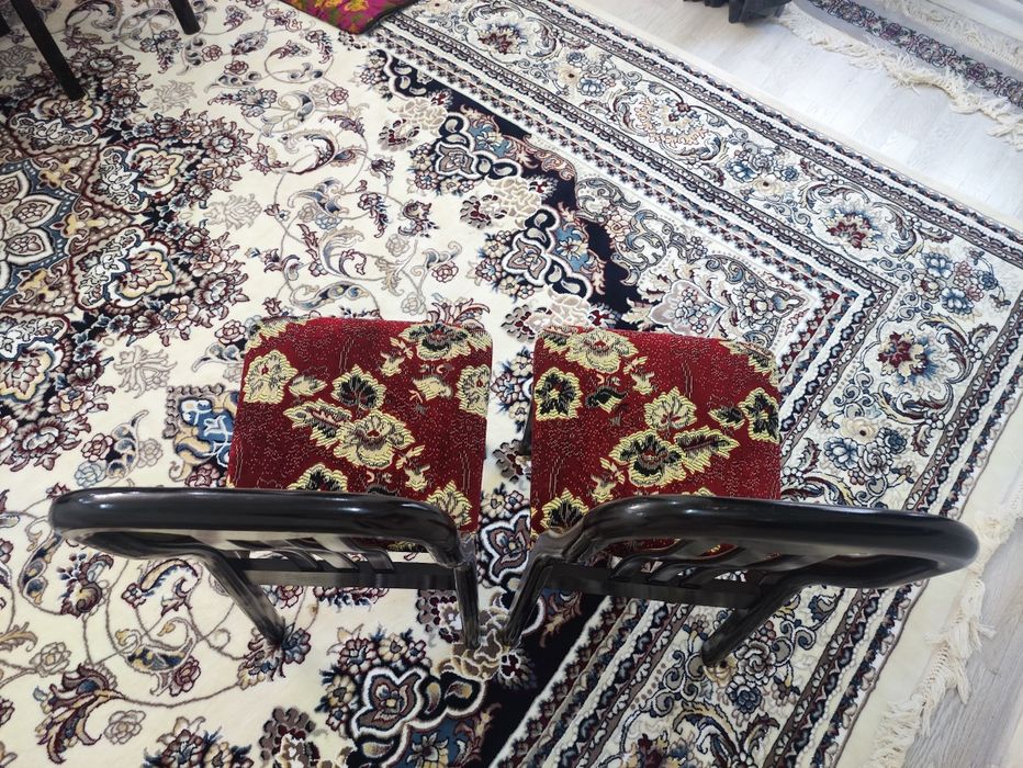 Стул сделанный из ореха