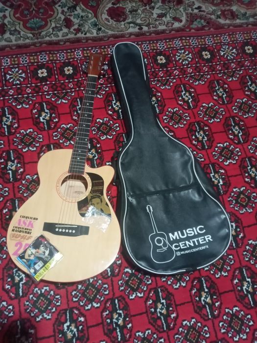 Gitara acustik :caravan music firma