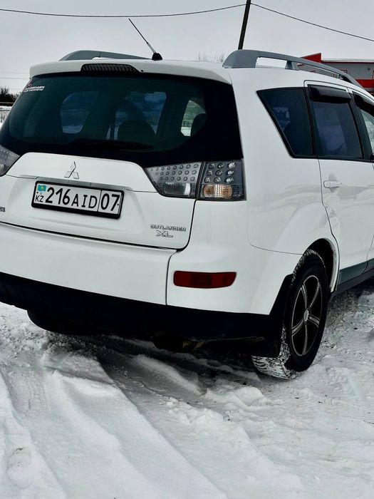 Митсубиси аутлендер