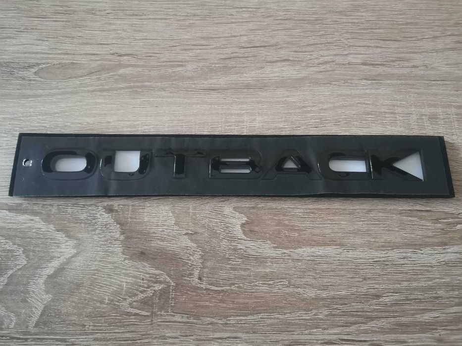 Subaru Outback емблема черен гланц